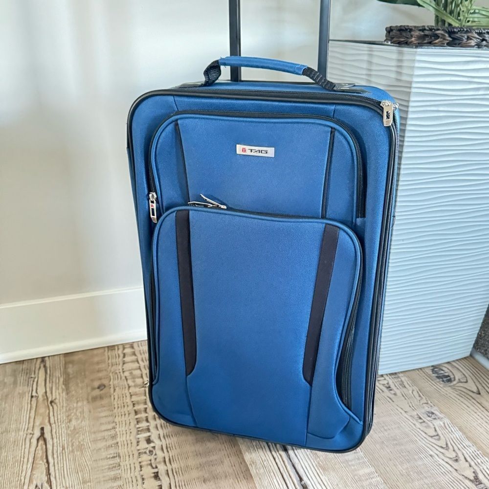 TAG Freehold Softside Spinner Luggage Softside luggage travel bag carry on - Picture 3 of 9